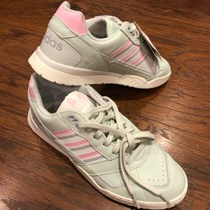 Men’s Adidas A.R. Trainer Sneakers Size 8 NWT